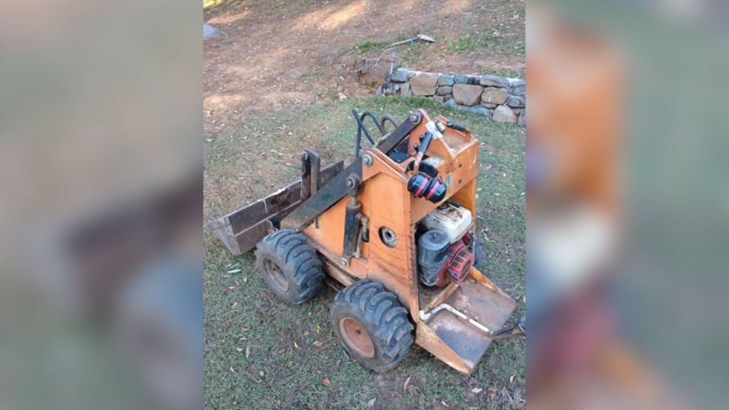 Vintage Jaden mini Loader behind